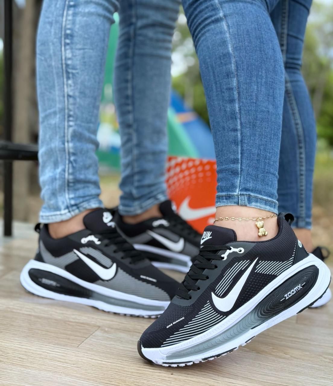 Nike Vomero Plus 18 Negro Gris Unisex